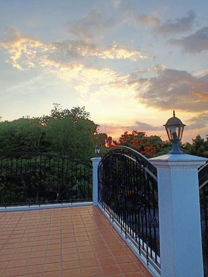 El Castillo Bed And Breakfast Angono Εξωτερικό φωτογραφία
