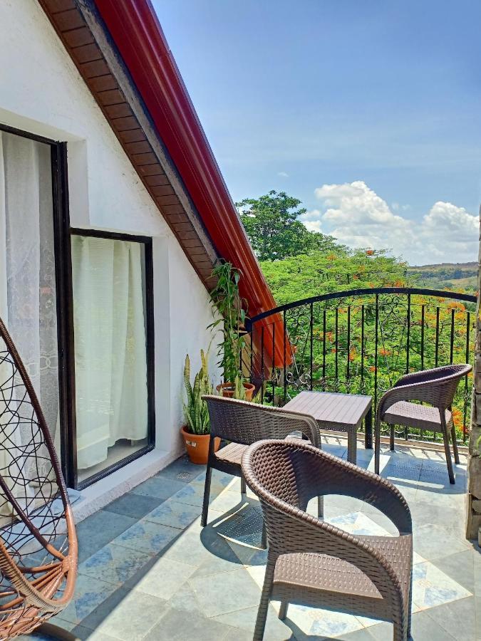 El Castillo Bed And Breakfast Angono Εξωτερικό φωτογραφία