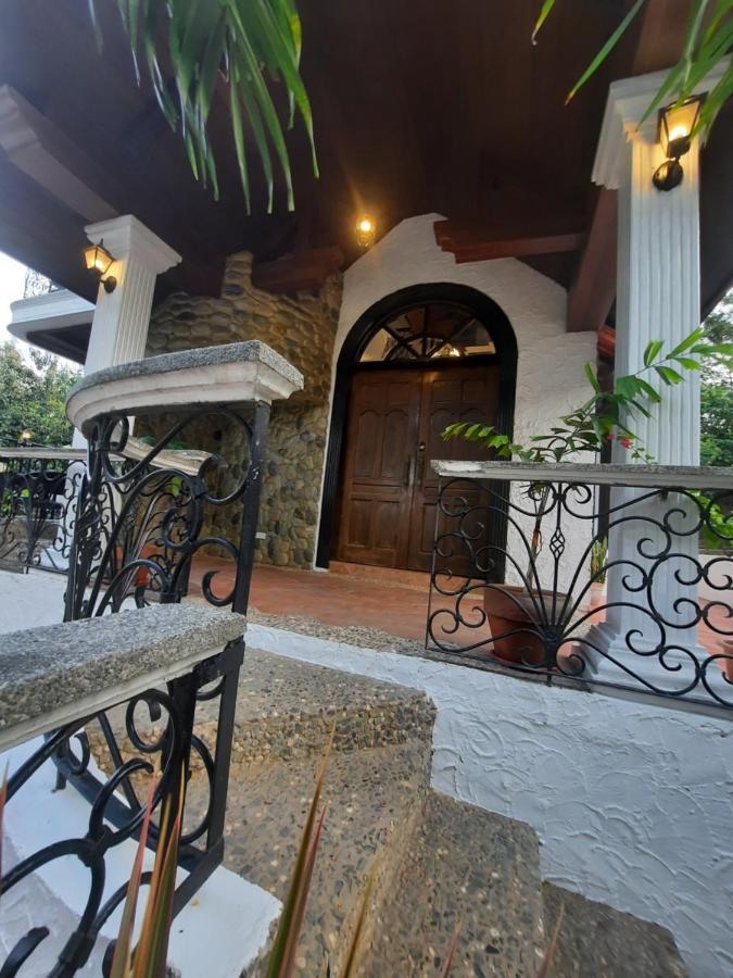 El Castillo Bed And Breakfast Angono Εξωτερικό φωτογραφία