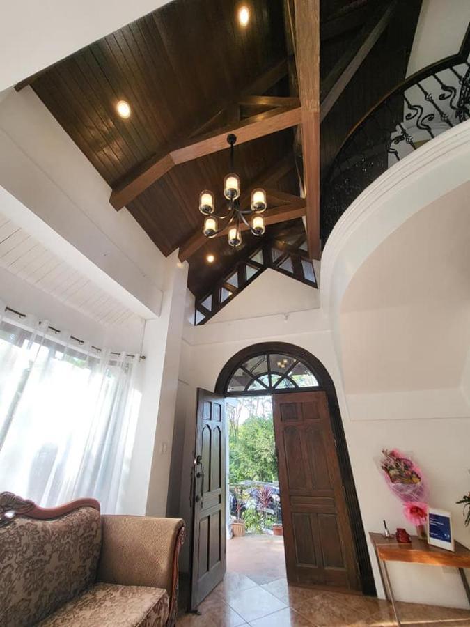 El Castillo Bed And Breakfast Angono Εξωτερικό φωτογραφία