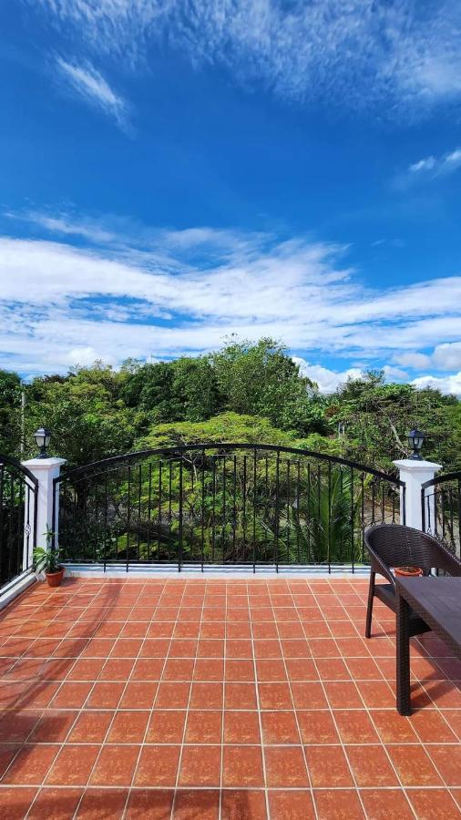 El Castillo Bed And Breakfast Angono Εξωτερικό φωτογραφία
